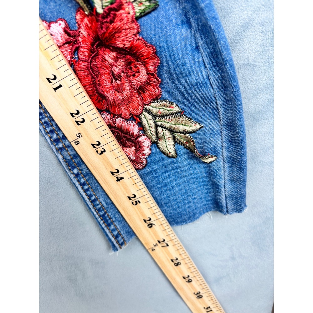 Venus Floral Embroidered Rose Skinny Jeans Medium Wash Raw Hem Size 4 - Picture 11 of 13